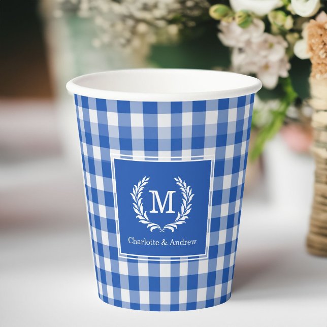 Vasos De Papel Personalizado del Monograma de Gingham Azul (Blue Gingham Monogram Crest Custom Paper Cups with your Monogram & Name or Text.)