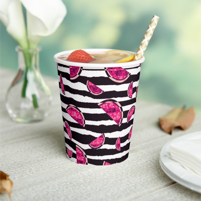 Vasos De Papel Refrescando las sandías (in situ)
