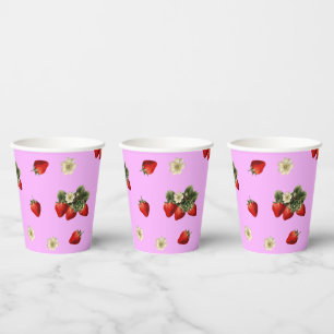 Vasos de papel rosados con fresas y flores