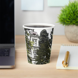 Vasos De Papel Santuario entre los árboles