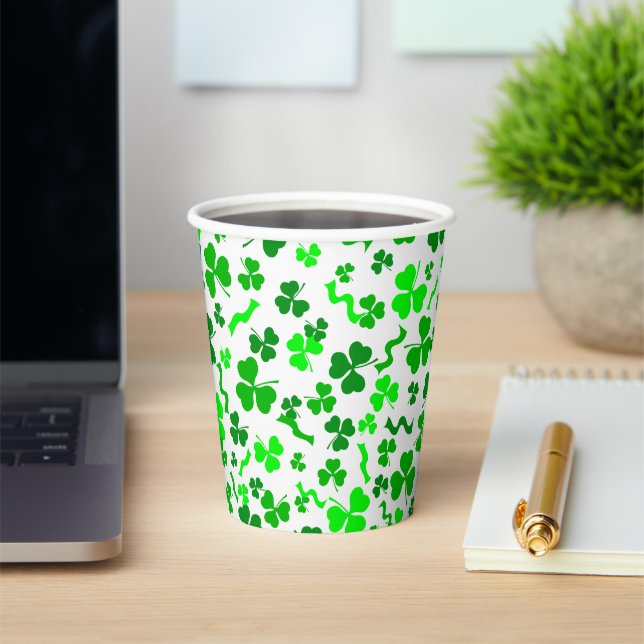 Vasos De Papel St Patrick's Day Lucky Shamrocks Confetti Pattern (in situ)