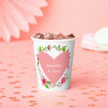 Su(s) nombre(s) en tazas de papel para el corazón