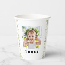Tazas de cumpleaños con flores de margarita