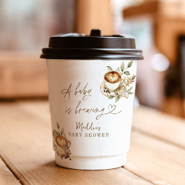 Vasos De Papel Un bebé está preparando tazas de papel | Coffee Ba