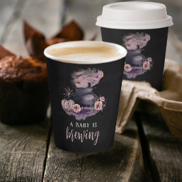 Vasos De Papel Un bebé se está preparando para el Baby Shower de