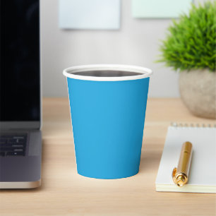 Vasos De Papel un fondo azul con un gato blanco y negro