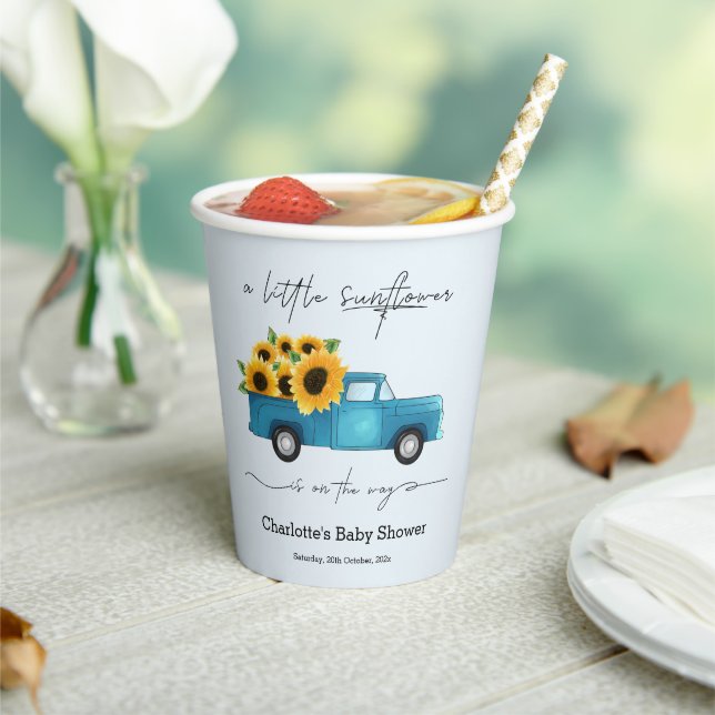 Vasos De Papel Un Pequeño Girasol Está En Camino De Baby Shower (in situ)