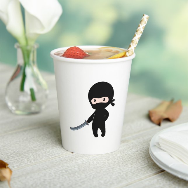 Vasos De Papel Un pequeño Ninja enojado (in situ)