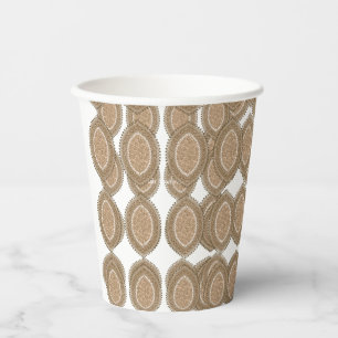 Vasos De Papel Una alfombra rectangular con un motivo geométrico