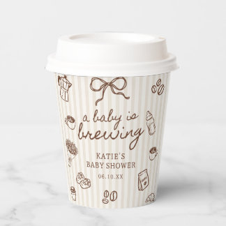 Vasos De Papel Una Bebé Está Preparando Café Taza de Papel para B