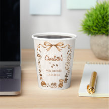 Una Bebé Está Preparando Café Taza De Papel Para B