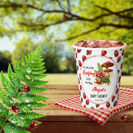 Vasos De Papel Una Pequeña Y Pequeña Ladybug Está En Camino De Ba