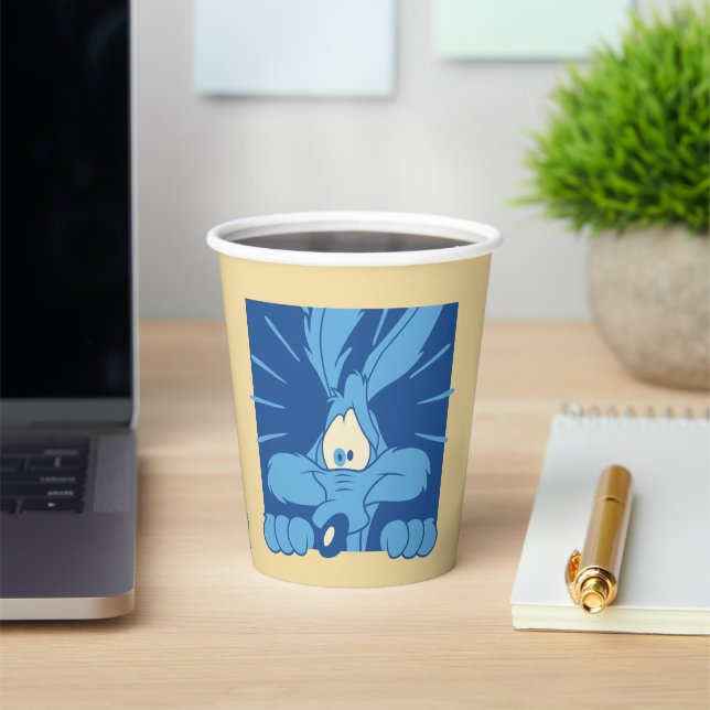 Vasos De Papel WILE E. COYOTE™ Shocked Expression (in situ)