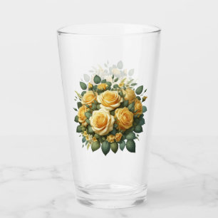 Vasos de rosas amarillas para bebidas