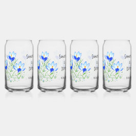 Vasos de vidrio con crocus azules impresos