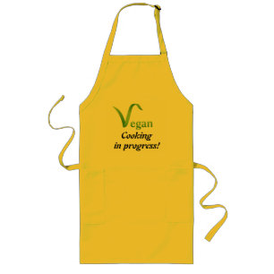 Vegano que cocina el delantal largo amarillo en