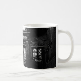 Venecia en la taza de la noche