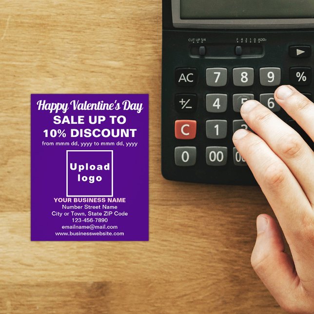 Venta de Business Valentine en Volante Púrpura (Attract more customers this Valentine's Day. Business Valentine sale on purple flyer on store desk.)