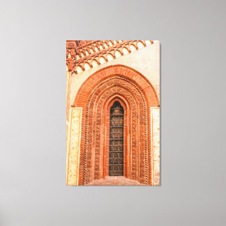 VENTANA DE ESTILO GÓTICO LIENZO ENVUELTO