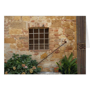 Ventana y antigua pared de piedra, Pienza, Italia