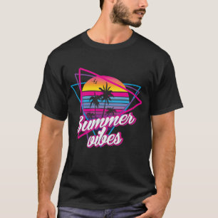 Verano tropical de la puesta de sol con camiseta