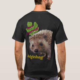 verdadero erizo en una camiseta