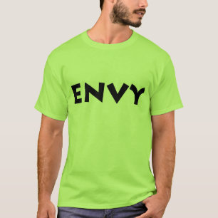 Verde con la camiseta de la envidia