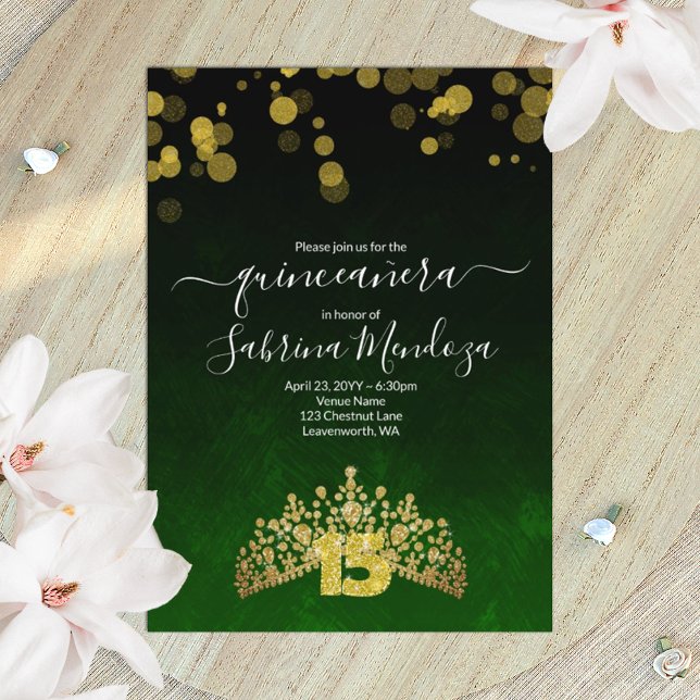 Verde Esmeralda, Invitación de Tiara Quinceanera d (green and gold tiara Quinceanera invitation, gold glitter number 15, emerald green shimmery lights)