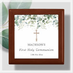 Verdor Primer caja de regalo de Rosary de la Santa<br><div class="desc">Celebre la Primera Comunión Sagrada de su hijo de una manera significativa con nuestra caja de rosarios personalizada con eucalipto verde y un crucifijo de color oro sobre un fondo blanco y fresco. Esta hermosa y única caja de sake es el lugar perfecto para guardar las cuentas de rosario de...</div>