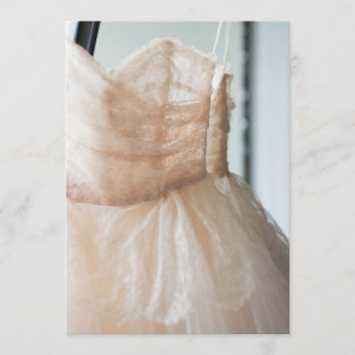 Vestido de novia para la tarjeta de agradecimiento