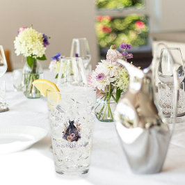 Vestido negro con flor de novia en la ducha