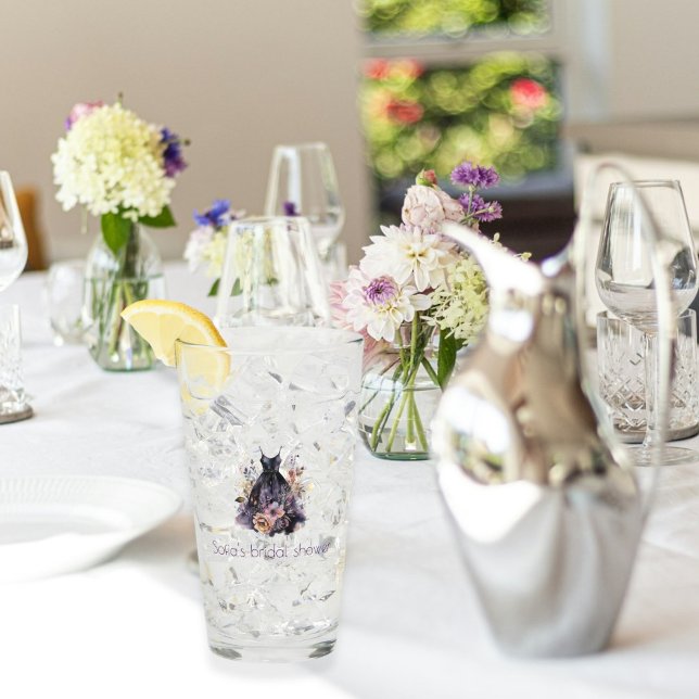 Vestido negro con flor de novia en la ducha (Subido por el creador)