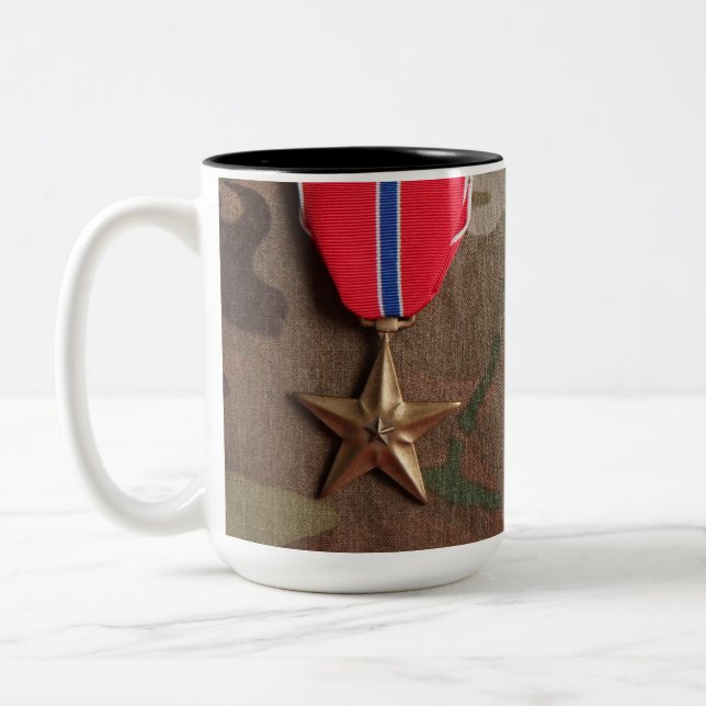 Veterano del combate y taza de café de la estrella (Izquierda)