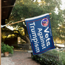 Veteranos republicanos contra la bandera de Trump