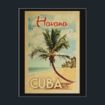Viaje de cosecha de palo de postales de La Habana<br><div class="desc">Un arte de La Habana Cuba,  de estilo vintage y retro único,  de mediados de siglo. Cuenta con una palmera curvada en una playa de arena con el océano bajo un cielo azul turbio.</div>