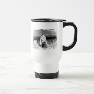 Viaje Taza de café aislada playa