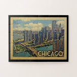 Viajes de época del rompecabezas de Chicago<br><div class="desc">El diseño de Chicago Illinois en estilo Viaje Vintage presenta una amplia vista de la ciudad con los barcos en el puerto.</div>