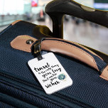 Viajes Te Hace Cotizar Mejor La Etiqueta De Equipa<br><div class="desc">¡Viajar es lo único que compras que te hace más rico! La cobertura de Passport incluye la cita en un tipo de letra manuscrita de trazo de pinza con un ilustracion de color de agua.</div>