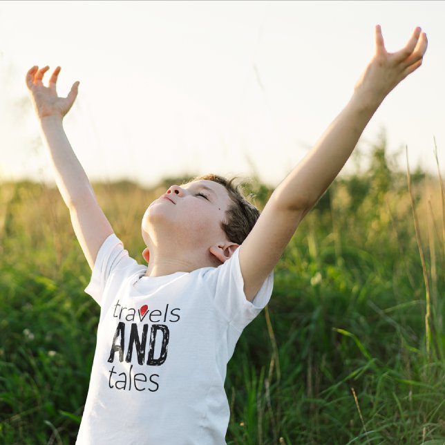 Viajes y cuentos mezclan la camiseta de un niño (Subido por el creador)