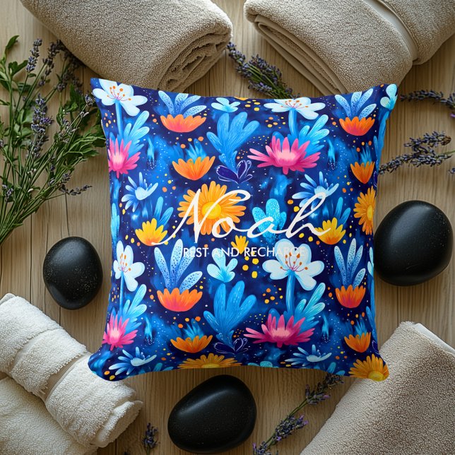 Vibrante almohada de bienestar floral con nombre p (Subido por el creador)