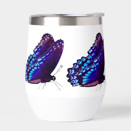 Vidrio de bebida Aislado por Mariposa Púrpura