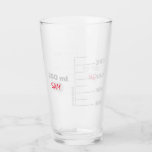 Vidrio de bebida personalizado de Science Lab Beak<br><div class="desc">Por el amante de la ciencia en tu vida. Este vaso se hace para que parezca una pieza de vidrio de laboratorio, con graduaciones para un vaso de 250 ml. Incluso puede personalizarlo con sus iniciales o nombre, como lo haría en una configuración de laboratorio. El diseño se repite delante...</div>