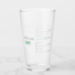Vidrio de bebida personalizado de Science Lab Beak<br><div class="desc">Por el amante de la ciencia en tu vida. Este vaso se hace para que parezca una pieza de vidrio de laboratorio, con graduaciones para un vaso de 250 ml. Incluso puede personalizarlo con sus iniciales o nombre, como lo haría en una configuración de laboratorio. El diseño se repite delante...</div>