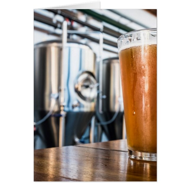 Vidrio de cerveza en el Microbrewery (Frente)