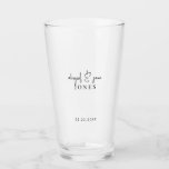 Vidrio de cerveza personalizado boda<br><div class="desc">Vidrio de cerveza boda. Nombres y año personalizados.</div>