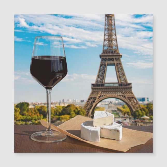 Vidrio de vino con queso brie en la torre Eiffel (Anverso)