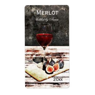 Vidrio de vino tinto con etiqueta de botella de vi