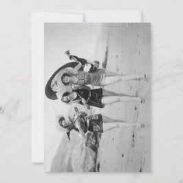 Viejas novias cantando en la playa