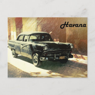 Viejo auto americano en la calle en la postal de L