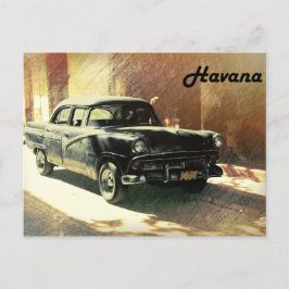 Viejo auto americano en la calle en la postal de L